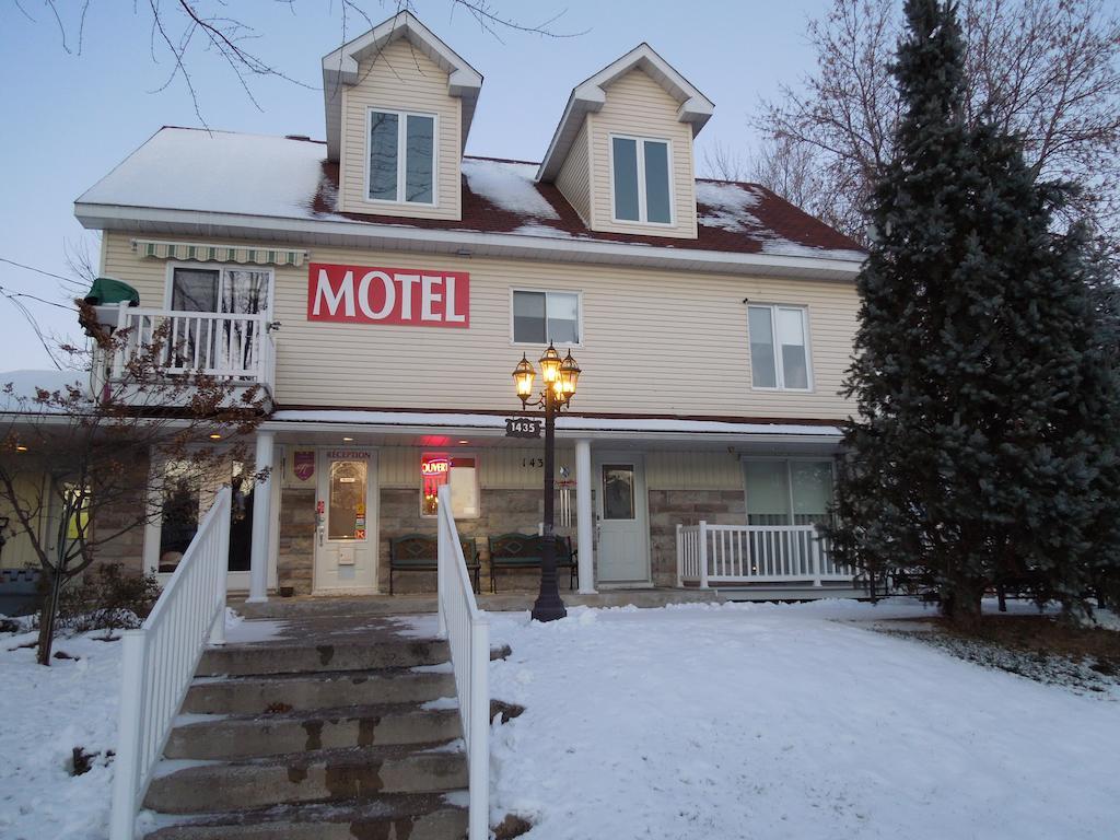 Motel Derfal Ропонтини Екстериор снимка
