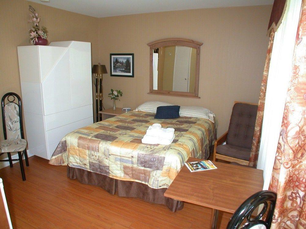 Motel Derfal Ропонтини Екстериор снимка