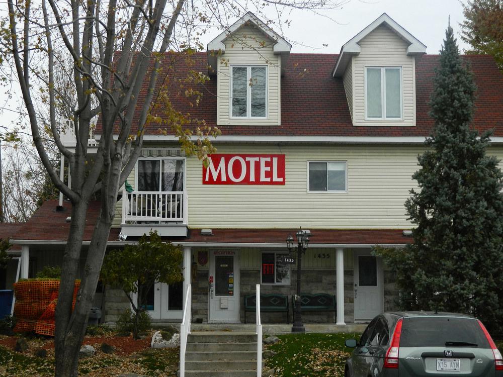 Motel Derfal Ропонтини Екстериор снимка