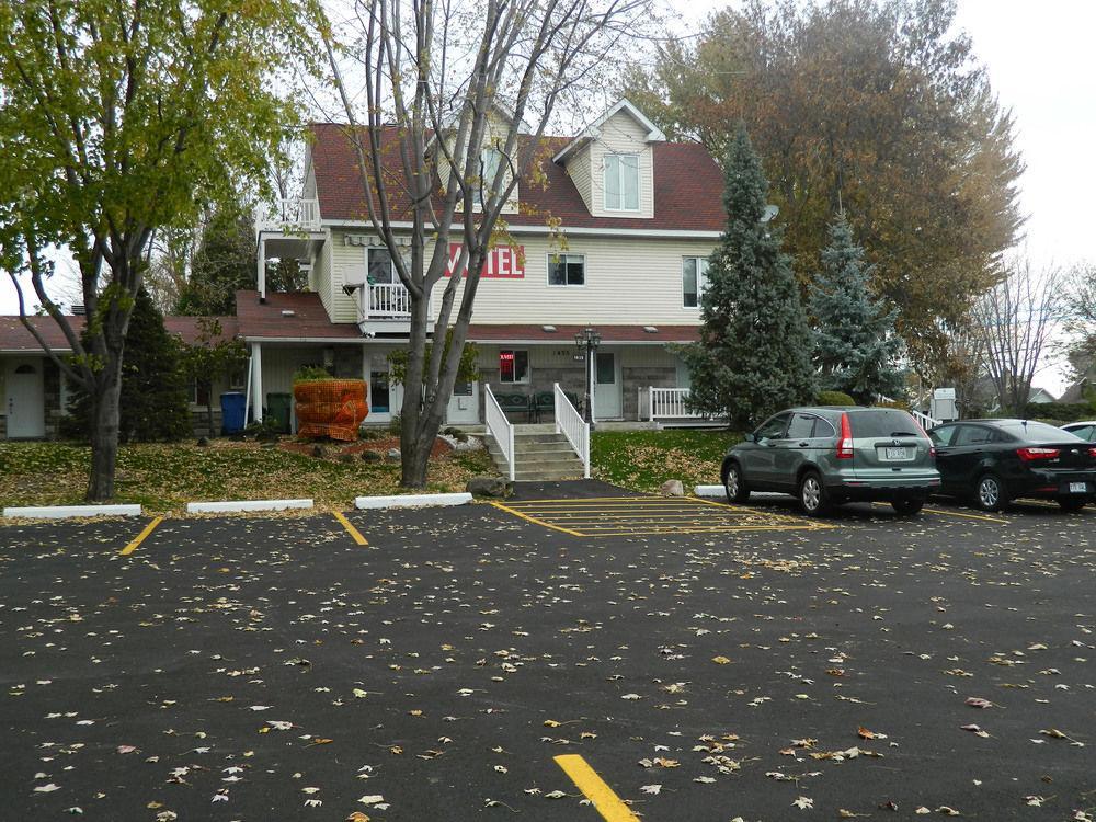Motel Derfal Ропонтини Екстериор снимка