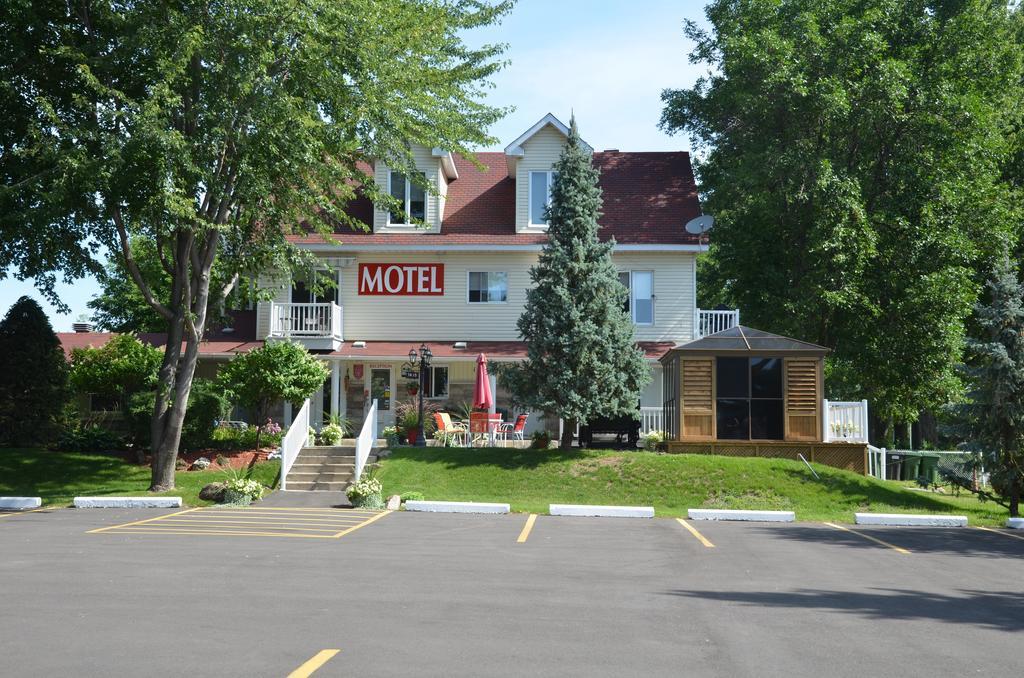 Motel Derfal Ропонтини Екстериор снимка