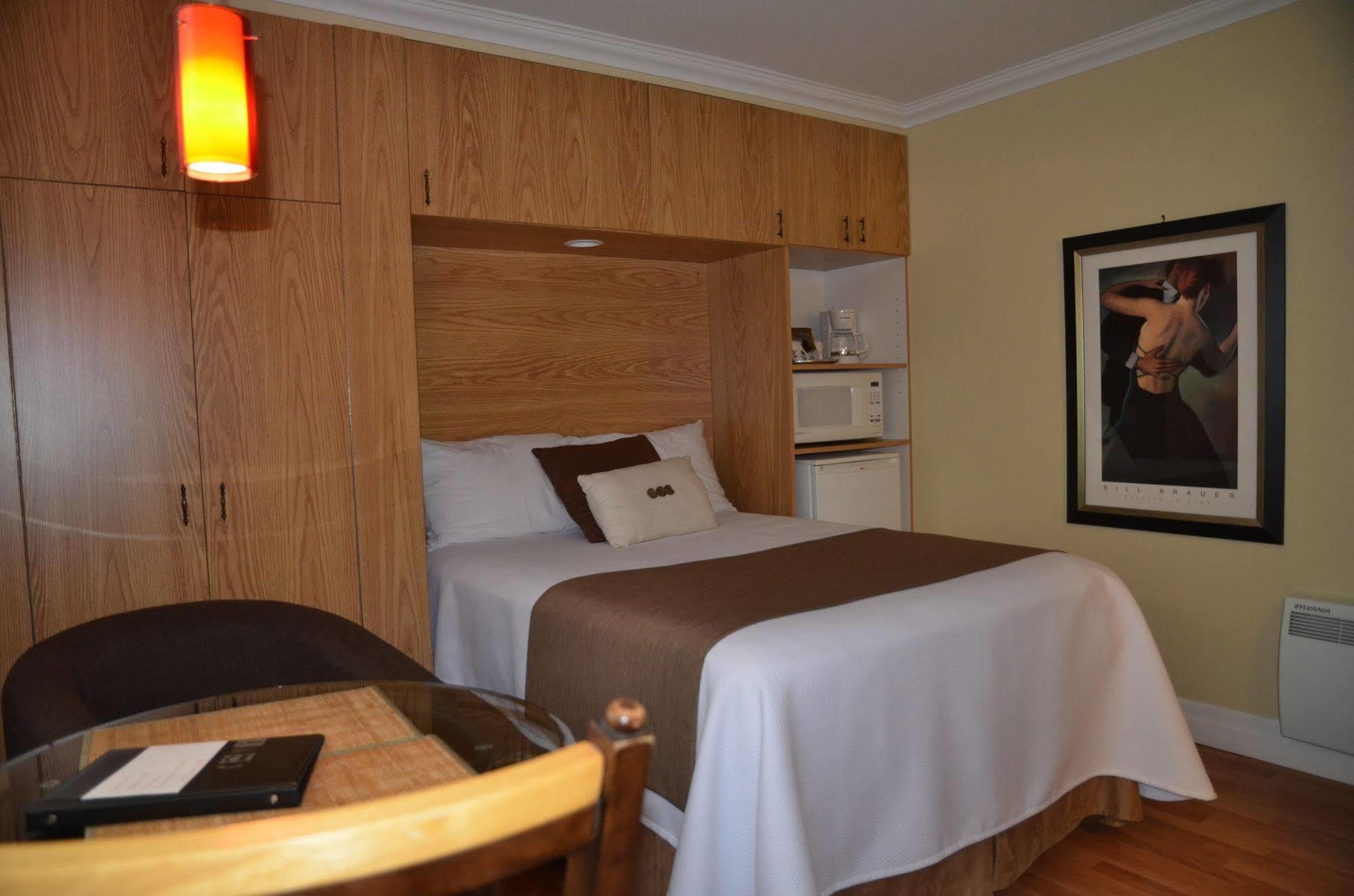 Motel Derfal Ропонтини Екстериор снимка