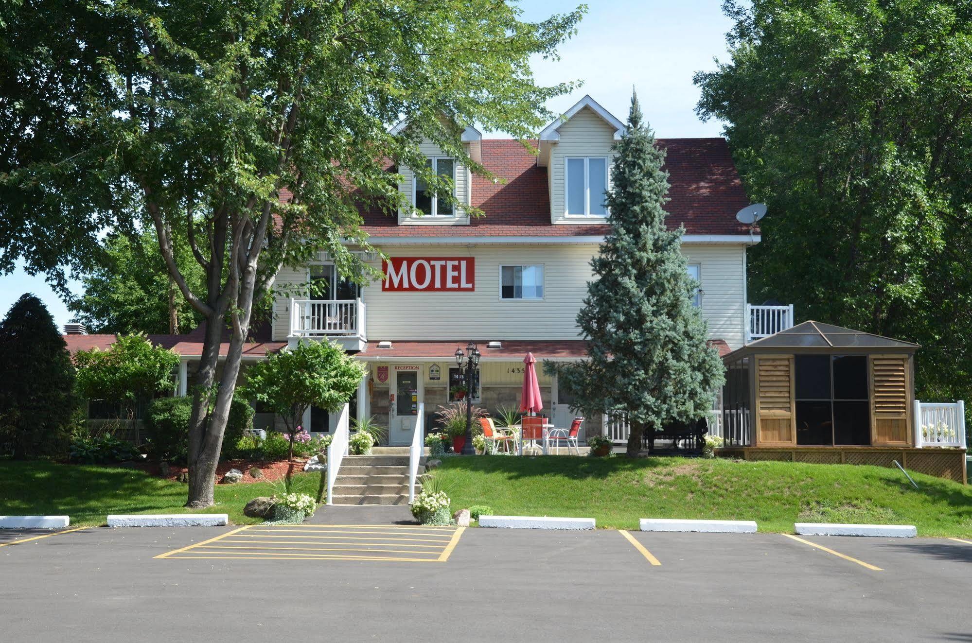 Motel Derfal Ропонтини Екстериор снимка