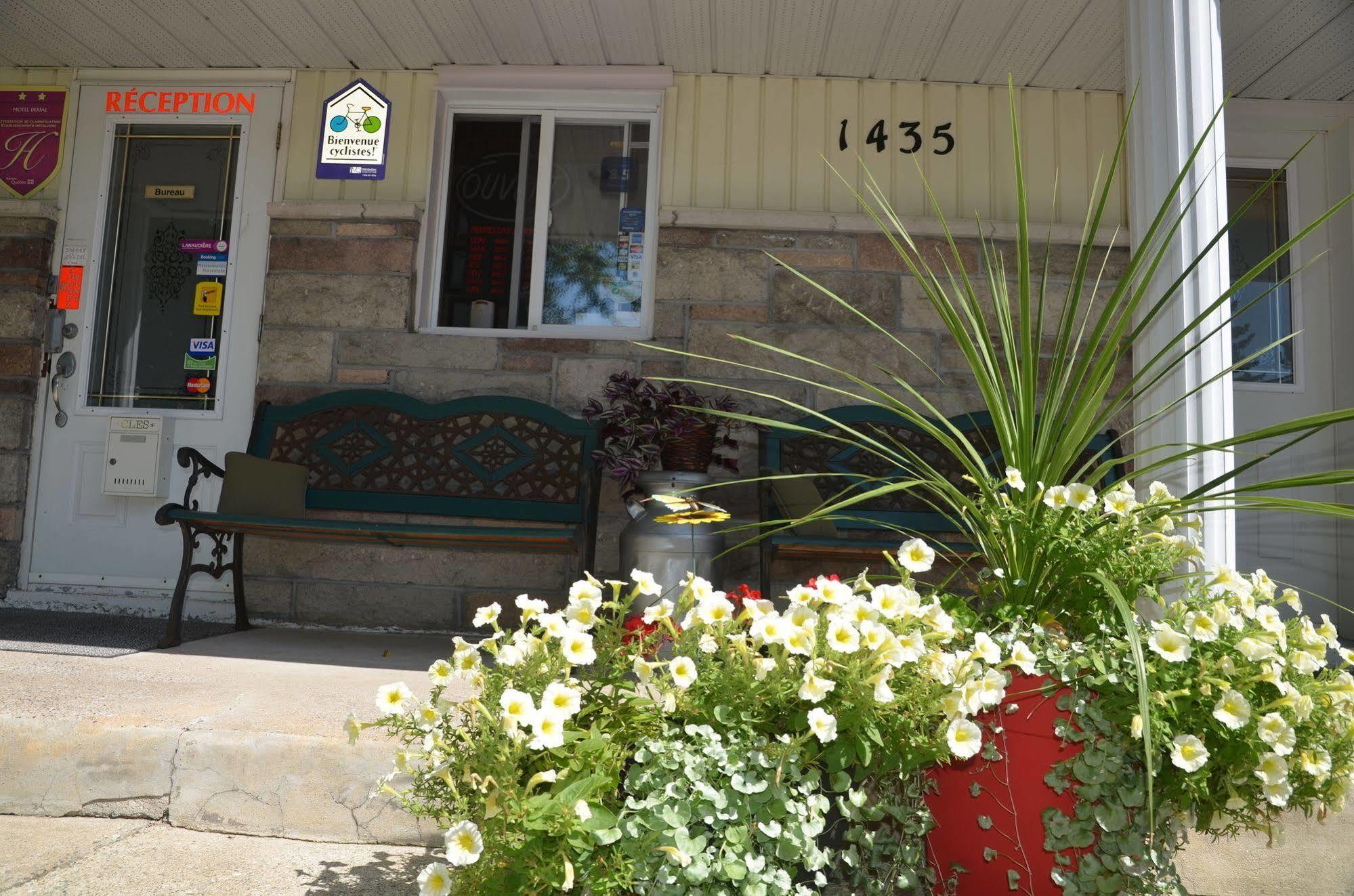 Motel Derfal Ропонтини Екстериор снимка
